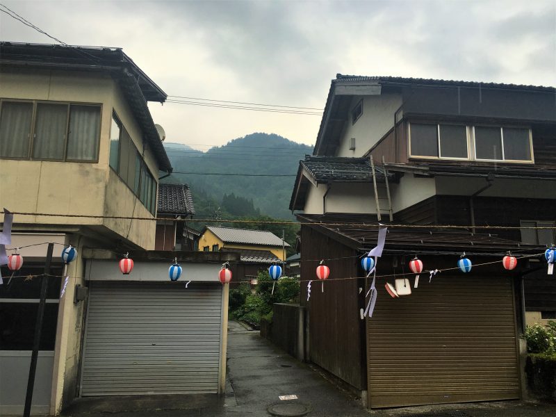 บ้านนอกของเราไม่เท่ากัน