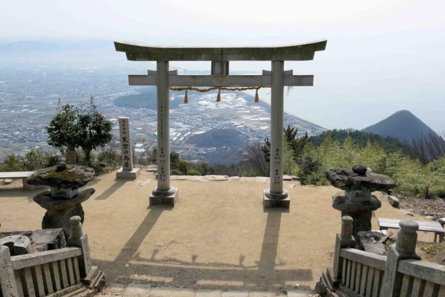 KAGAWA ตกหลุมรักรอบที่ล้าน: พิชิตเสาโทริอิแห่งท้องนภา