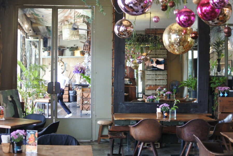 川沿いのイタリアン