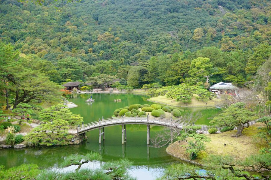 ชมธรรมชาติและใกล้ชิดประวัติศาสตร์ที่สวนริทสึริน