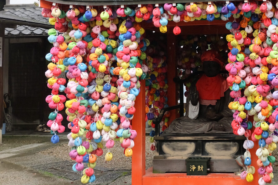 มาอธิษฐานด้วย “คุคุริซารุ” กัน!