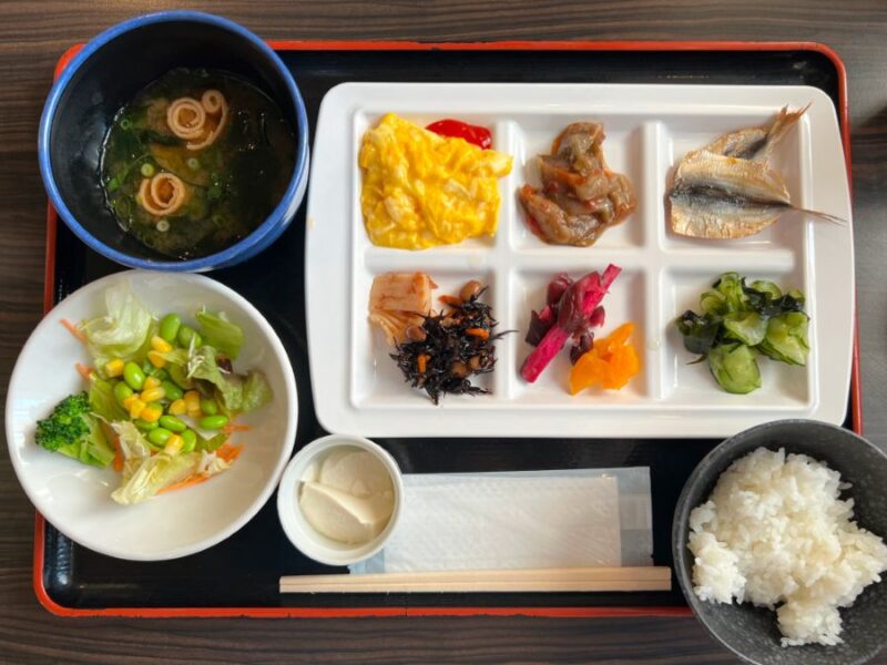 บุฟเฟต์อาหารเช้าในโรงแรมญี่ปุ่น